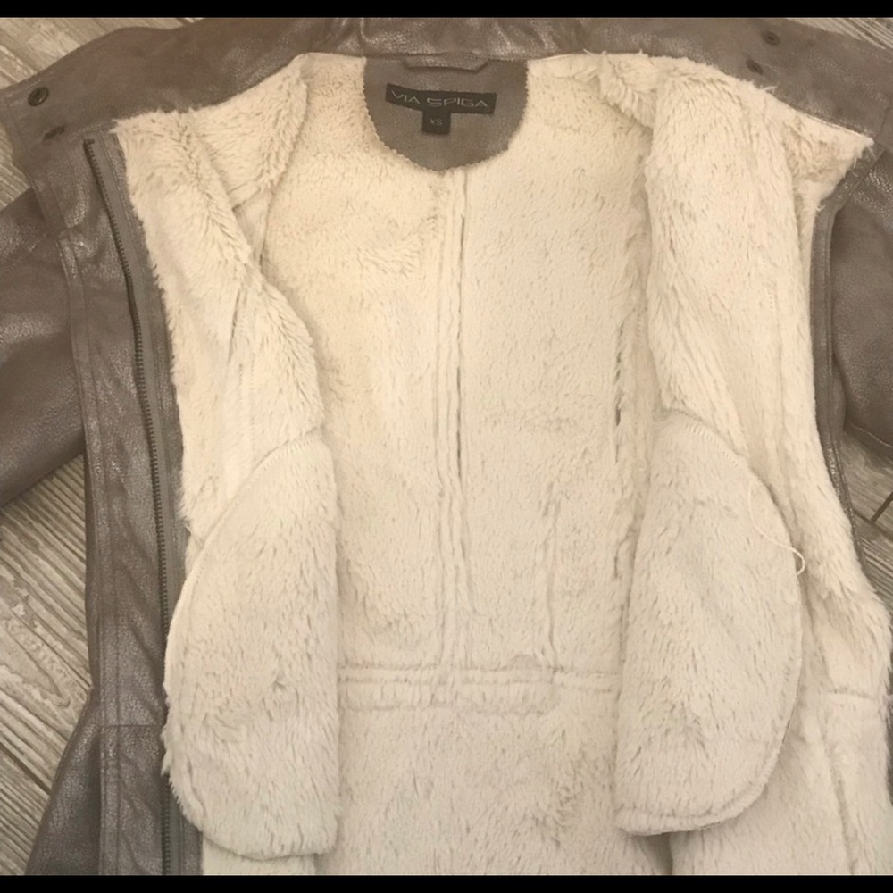 Woman’s Jacket - Picture 4 of 7